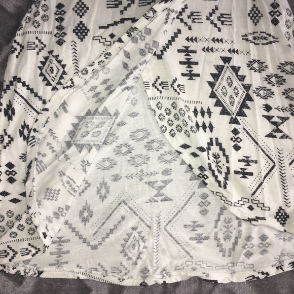 Flowy Cropped Tank Top - Picture 4 of 7